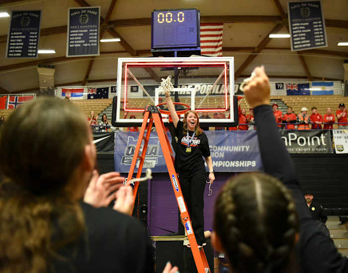 x South Medford Clackamas 6A Oregon girls basketball final Taylor Balkom 35